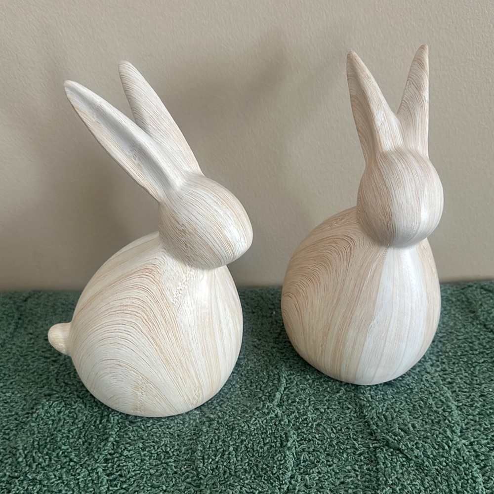 Adorable Faux Wood Farmhouse Easter Bunny Decor Figurines Set of 2 NEW
